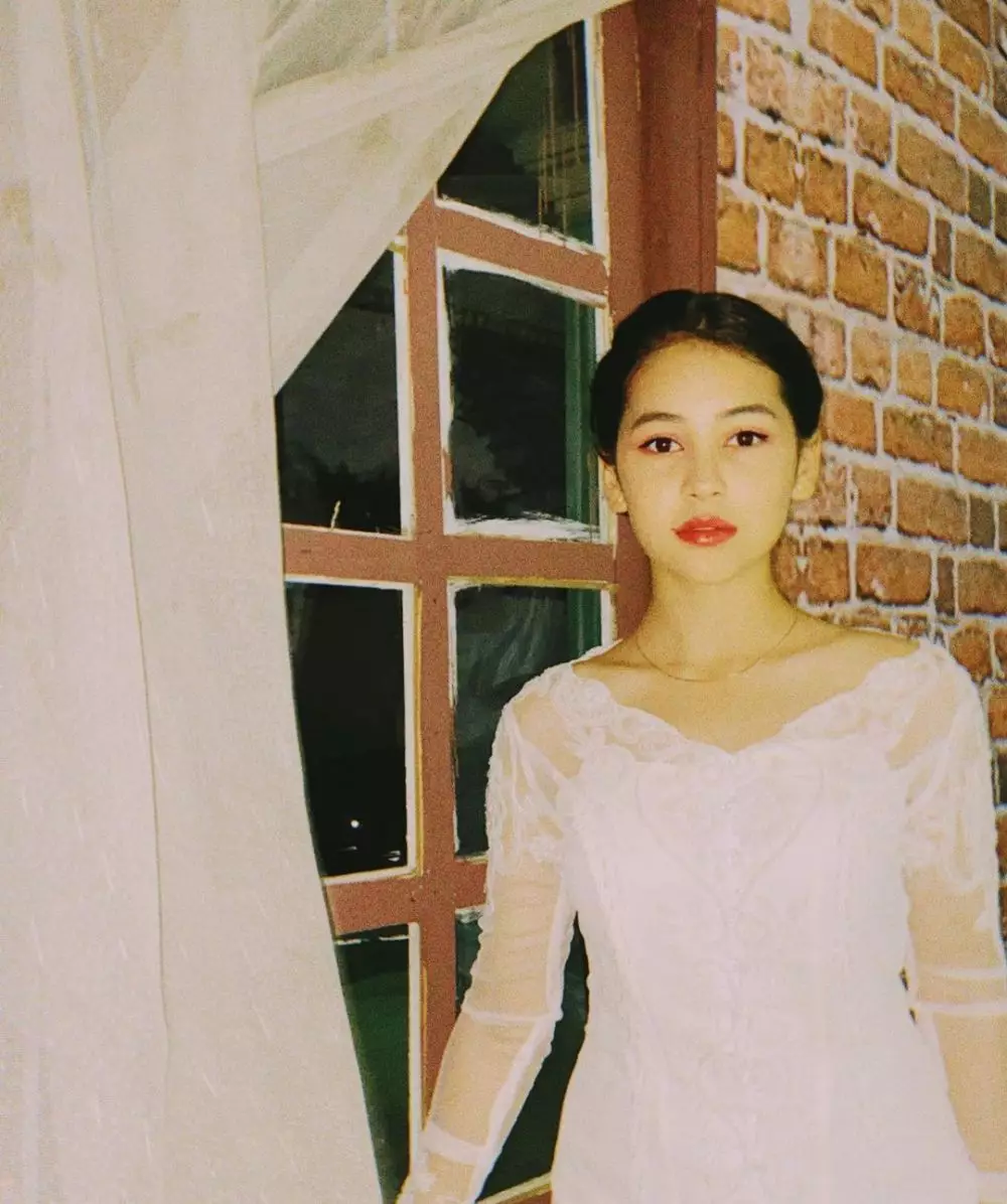 pemain dari jendela smp pakai kebaya © Instagram