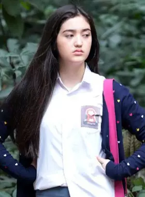 seleb blasteran pakai baju SMA © 2021 brilio.net