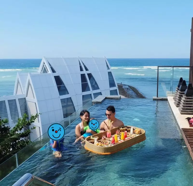 seleb di kolam renang bareng pasangan © 2021 brilio.net seleb di kolam renang bareng pasangan © 2021 brilio.net