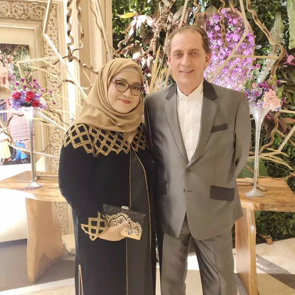 seleb nikah lagi di usia 50 tahun © Berbagai Sumber seleb nikah lagi di usia 50 tahun © Berbagai Sumber