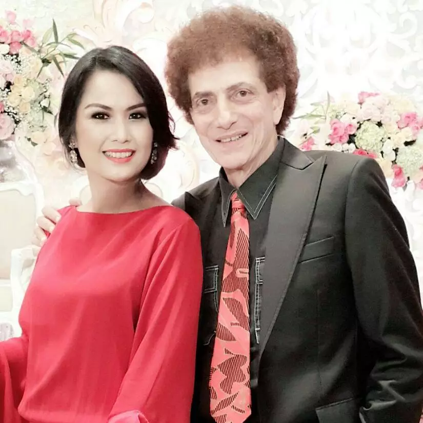 seleb nikah lagi di usia 50 tahun © Berbagai Sumber seleb nikah lagi di usia 50 tahun © Berbagai Sumber