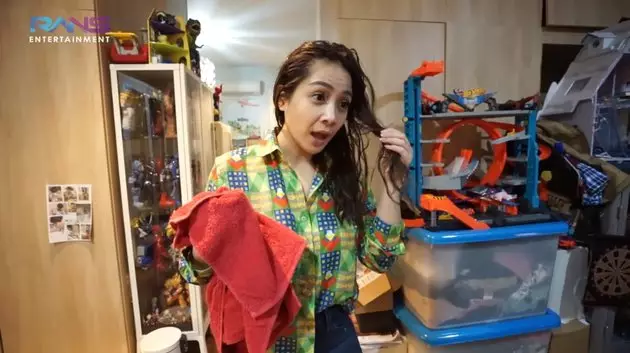 aksi nagita ngecat rambut © YouTube aksi nagita ngecat rambut © YouTube