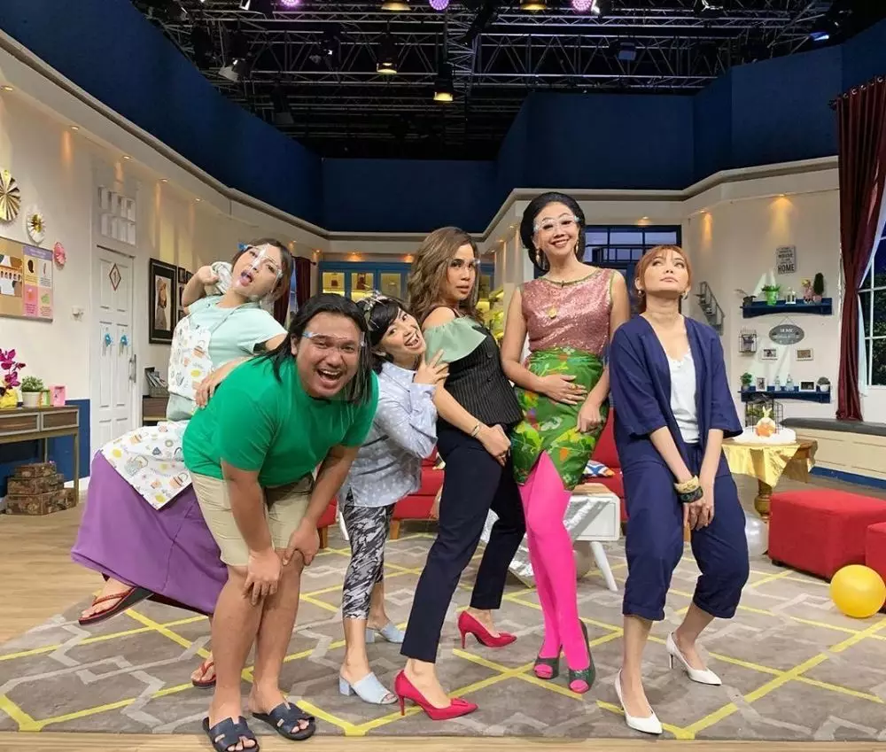 Chacha Sheryl bareng pemain In The Kost © Instagram & YouTube