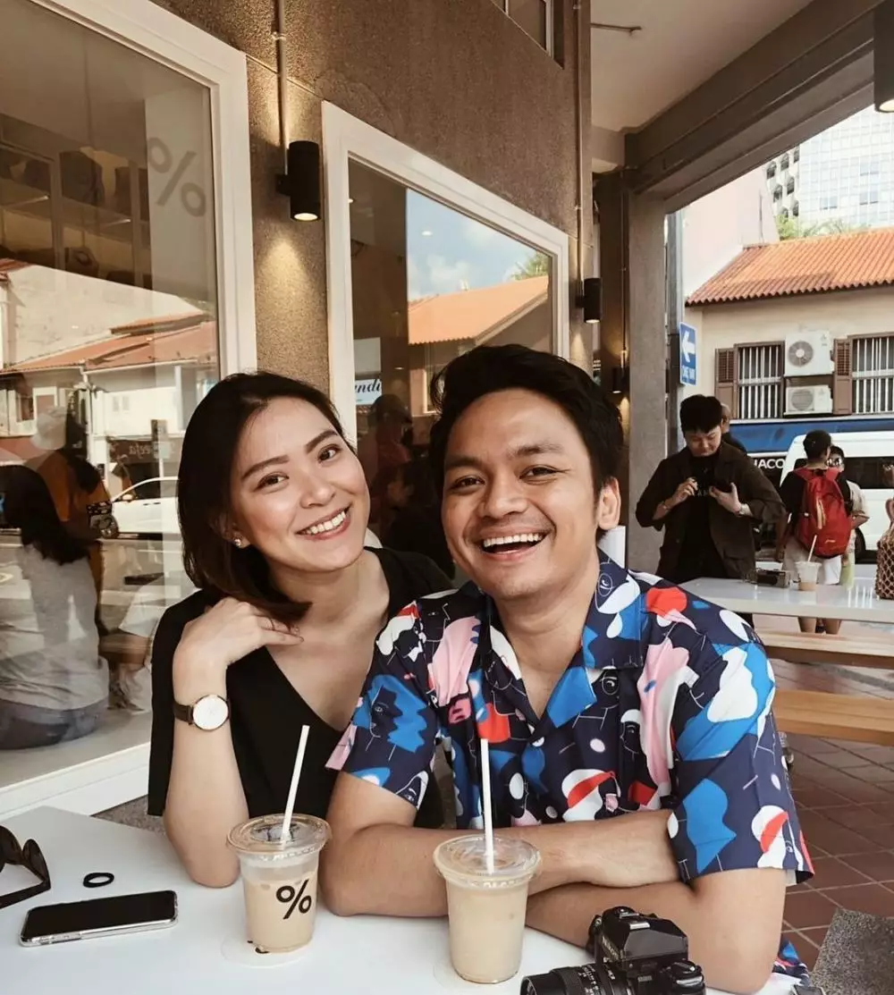 kemesraan Calvin Jeremy dan Novia Santoso © 2021 brilio.net kemesraan Calvin Jeremy dan Novia Santoso © 2021 brilio.net