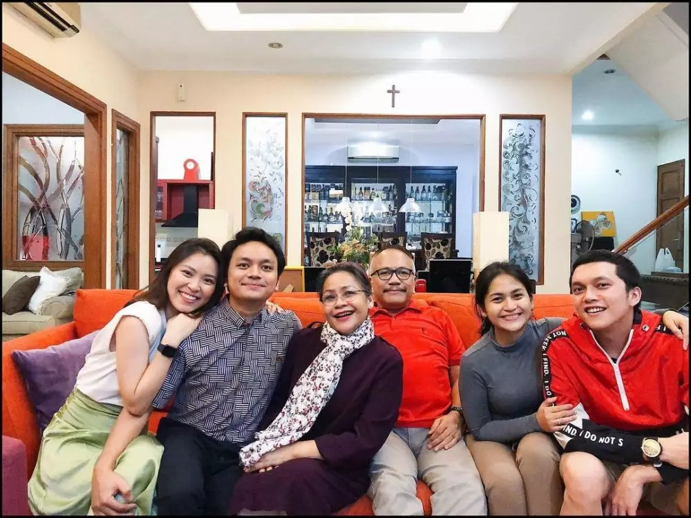 kemesraan Calvin Jeremy dan Novia Santoso © 2021 brilio.net kemesraan Calvin Jeremy dan Novia Santoso © 2021 brilio.net