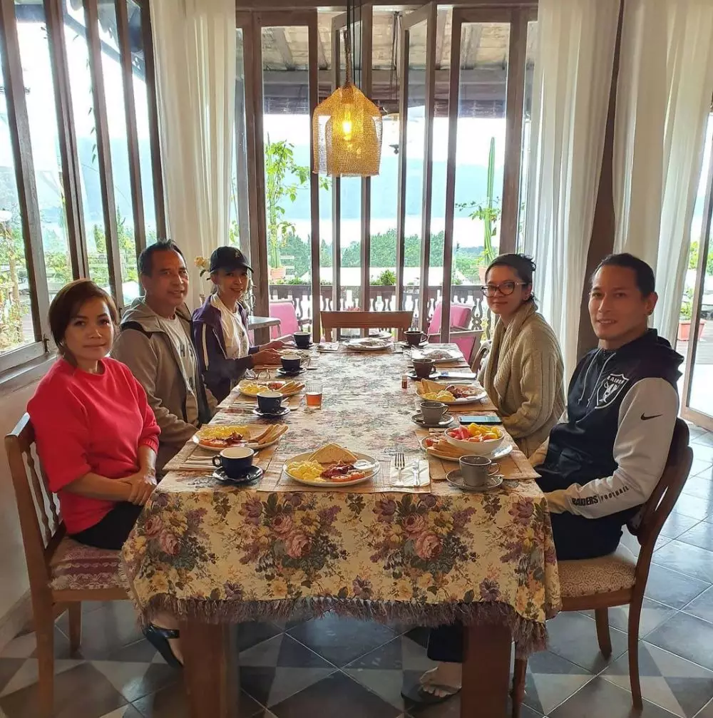 Chef Juna dan kekasih di Bali © 2021 brilio.net