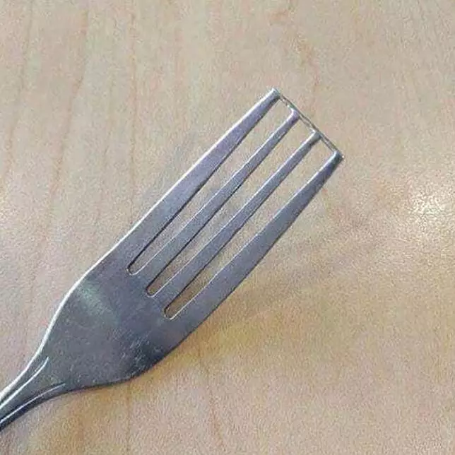 garpu dengan bentuk absurd Berbagai sumber