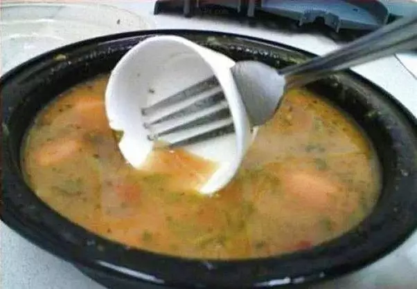 garpu dengan bentuk absurd Berbagai sumber