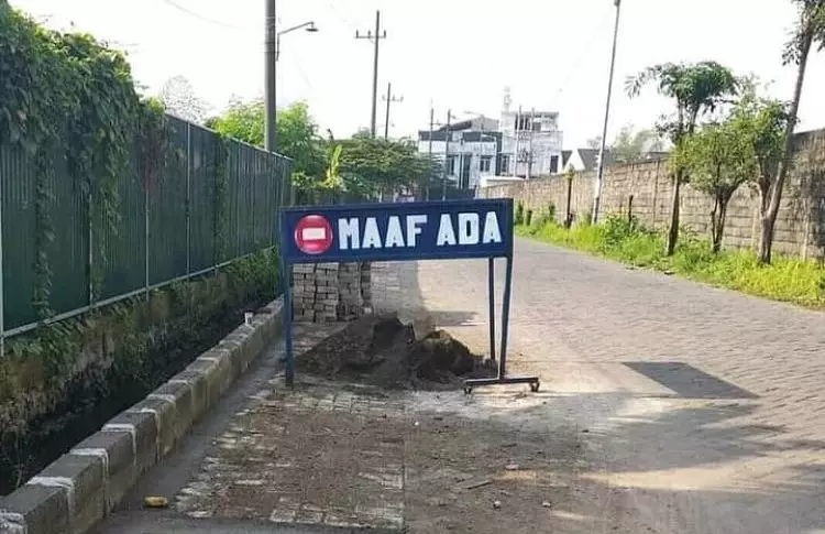 Tulisan peringatan nggak selesai © berbagai sumber