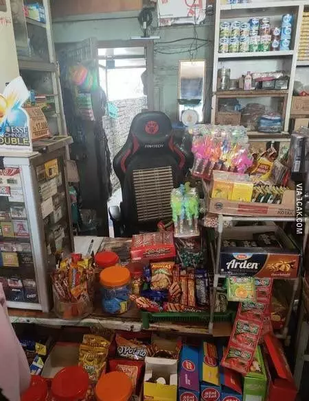 toko klontong absurd Berbagai sumber