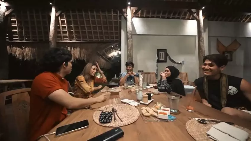 Momen Atta dan Aurel di Sumba © Instagram & YouTube Momen Atta dan Aurel di Sumba © Instagram & YouTube