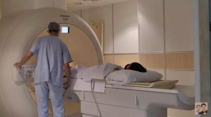 Momen Paula jalani MRI © 2021 brilio.net Momen Paula jalani MRI © 2021 brilio.net