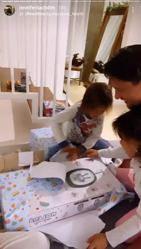 kejutan baby shower Jennifer Bachdim  © berbagai sumber kejutan baby shower Jennifer Bachdim  © berbagai sumber