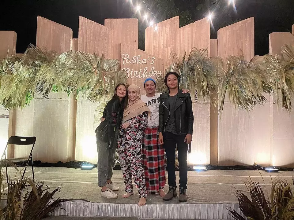 kedekatan saskia dan keluarga kiesha © Instagram