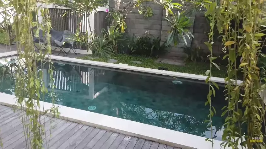 penampakan vila igun © YouTube