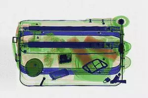 Viral penampakan benda mirip pocong lewati mesin X-Ray, bikin geger