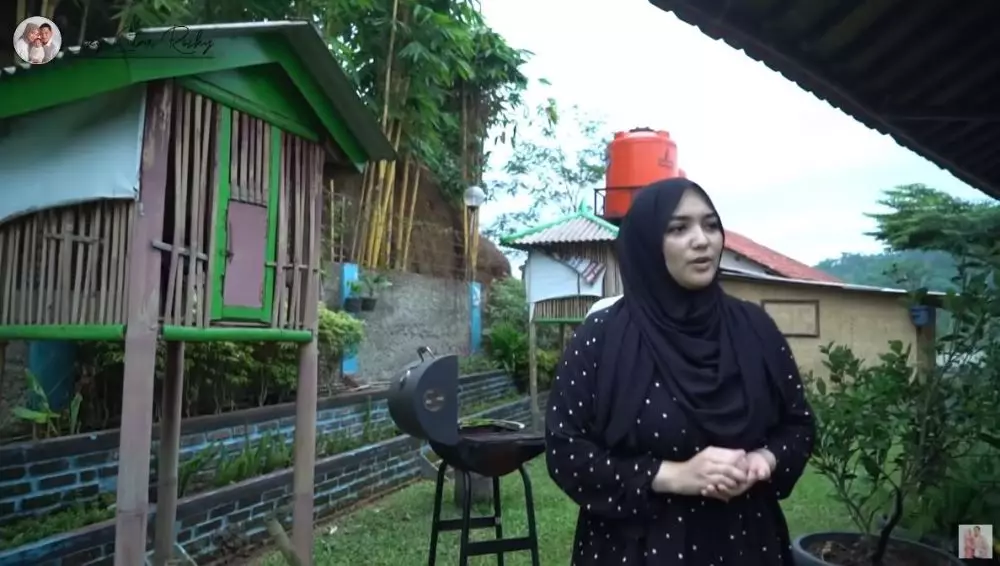 vila keluarga Citra Kirana © YouTube vila keluarga Citra Kirana © YouTube