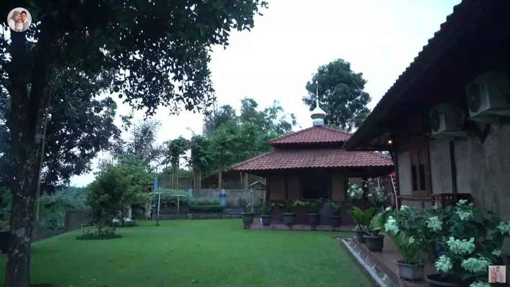 vila keluarga Citra Kirana © YouTube vila keluarga Citra Kirana © YouTube