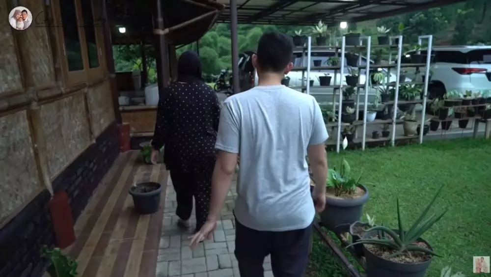 vila keluarga Citra Kirana © YouTube vila keluarga Citra Kirana © YouTube