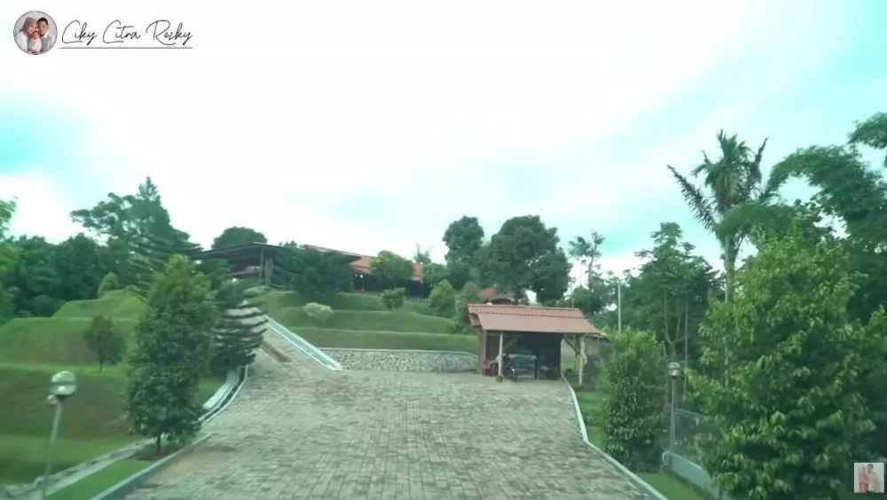 vila keluarga Citra Kirana © YouTube  vila keluarga Citra Kirana © YouTube