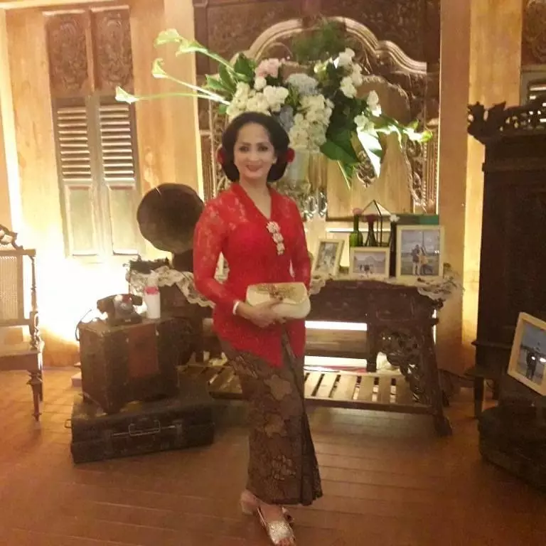anna marten kebaya © Instagram