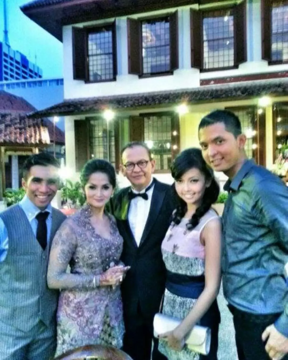 anna marten kebaya © Instagram