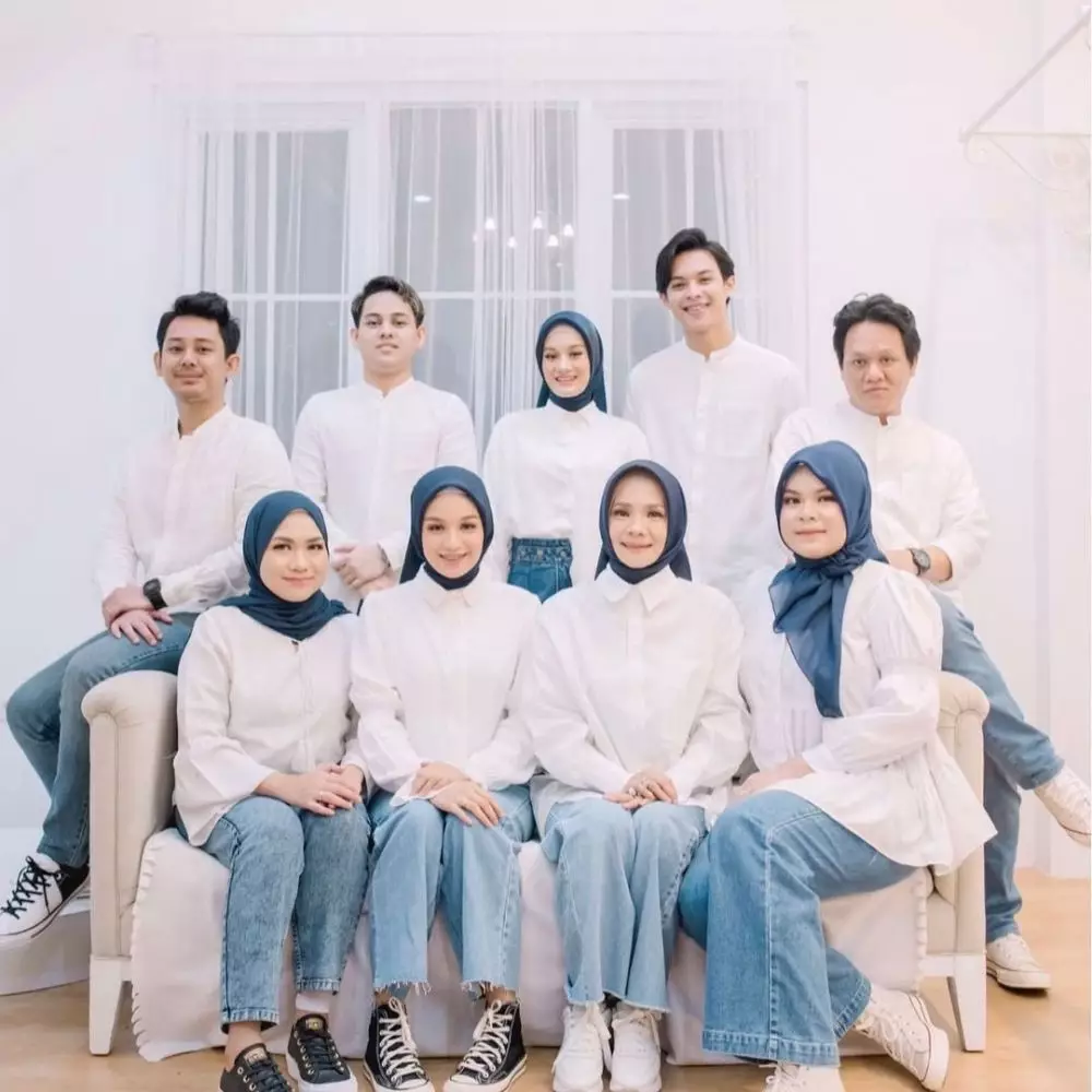 pemotretan keluarga Dinda Hauw © Instagram pemotretan keluarga Dinda Hauw © Instagram