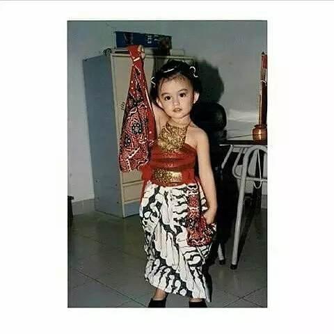 potret masa kecil penyanyi cantik © Instagram potret masa kecil penyanyi cantik © Instagram