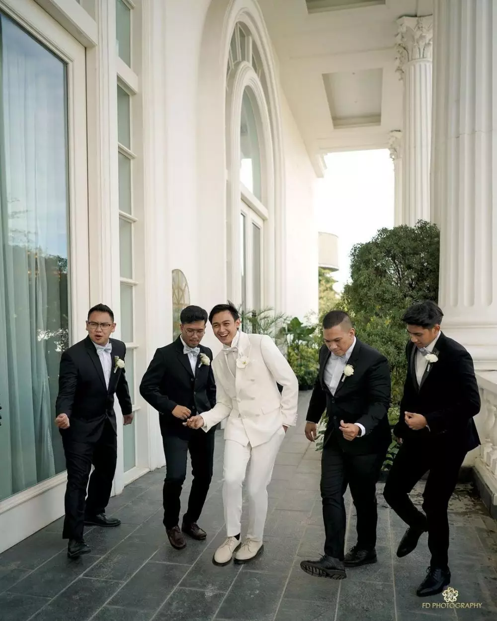 Caesar Hito dan groomsmen © Instagram Caesar Hito dan groomsmen © Instagram