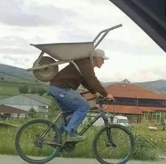 bawa barang pakai sepeda © Berbagai Sumber