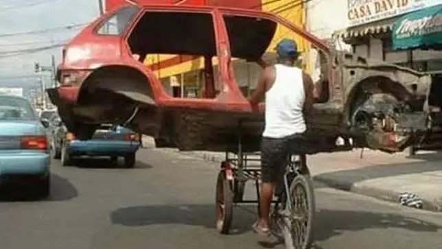 bawa barang pakai sepeda © Berbagai Sumber