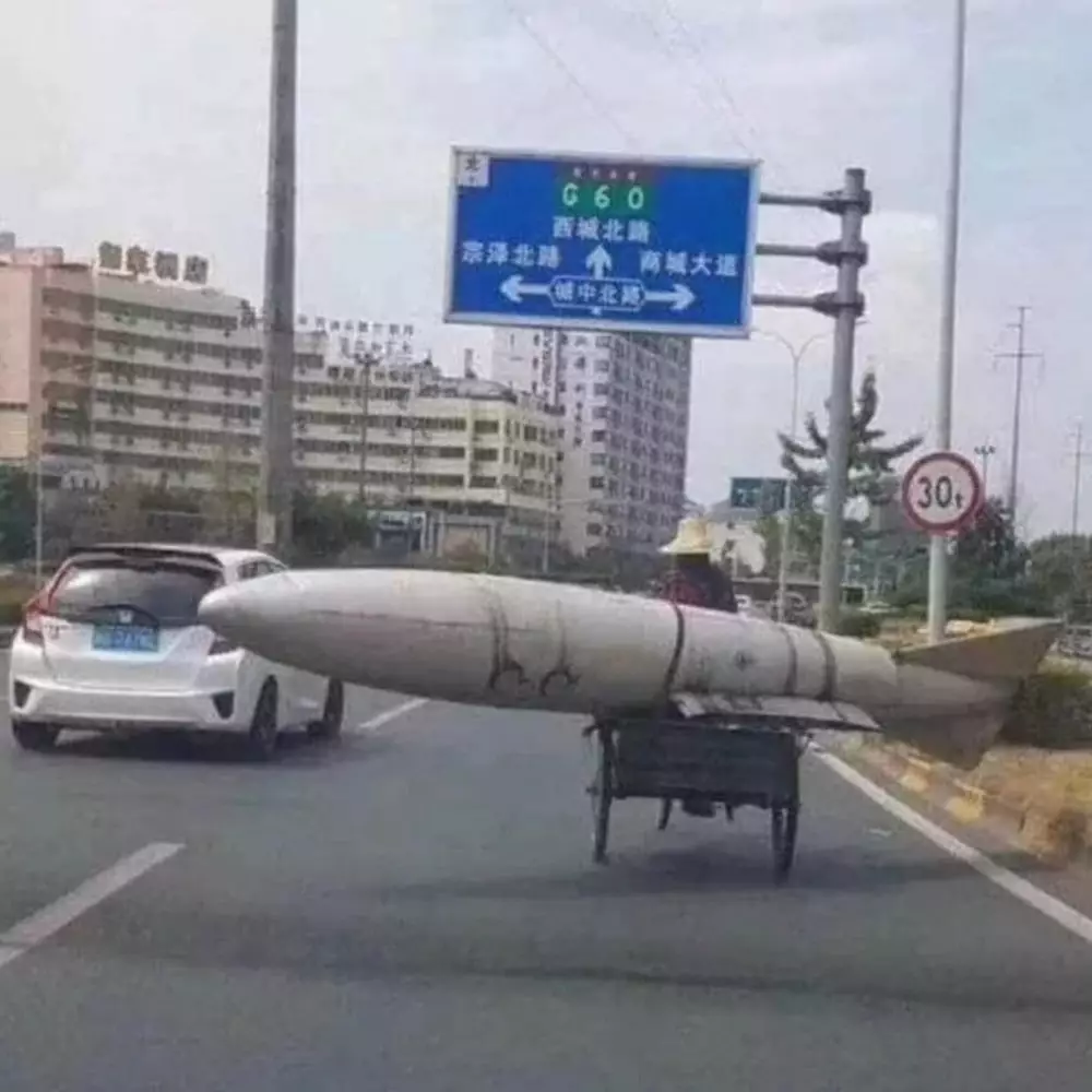 bawa barang pakai sepeda © Berbagai Sumber