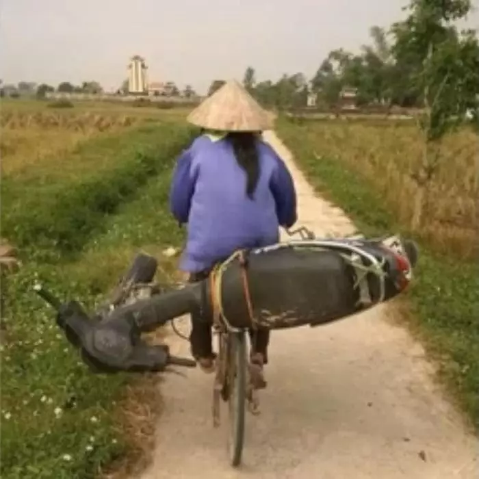 bawa barang pakai sepeda © Instagram