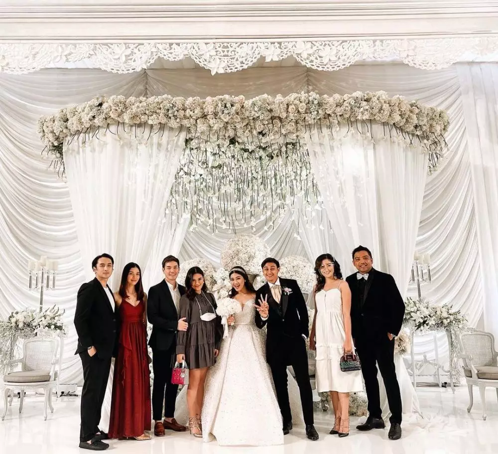 Gaya seleb di nikahan Feli dan Hito © Instagram Gaya seleb di nikahan Feli dan Hito © Instagram