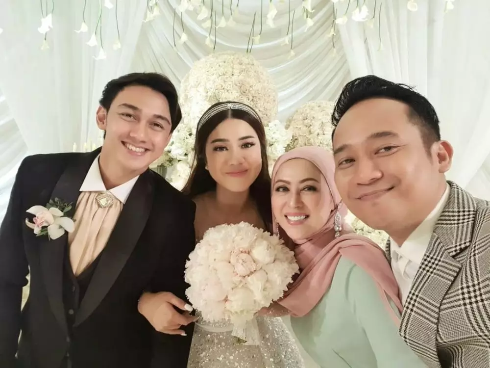 Gaya seleb di nikahan Feli dan Hito © Instagram Gaya seleb di nikahan Feli dan Hito © Instagram