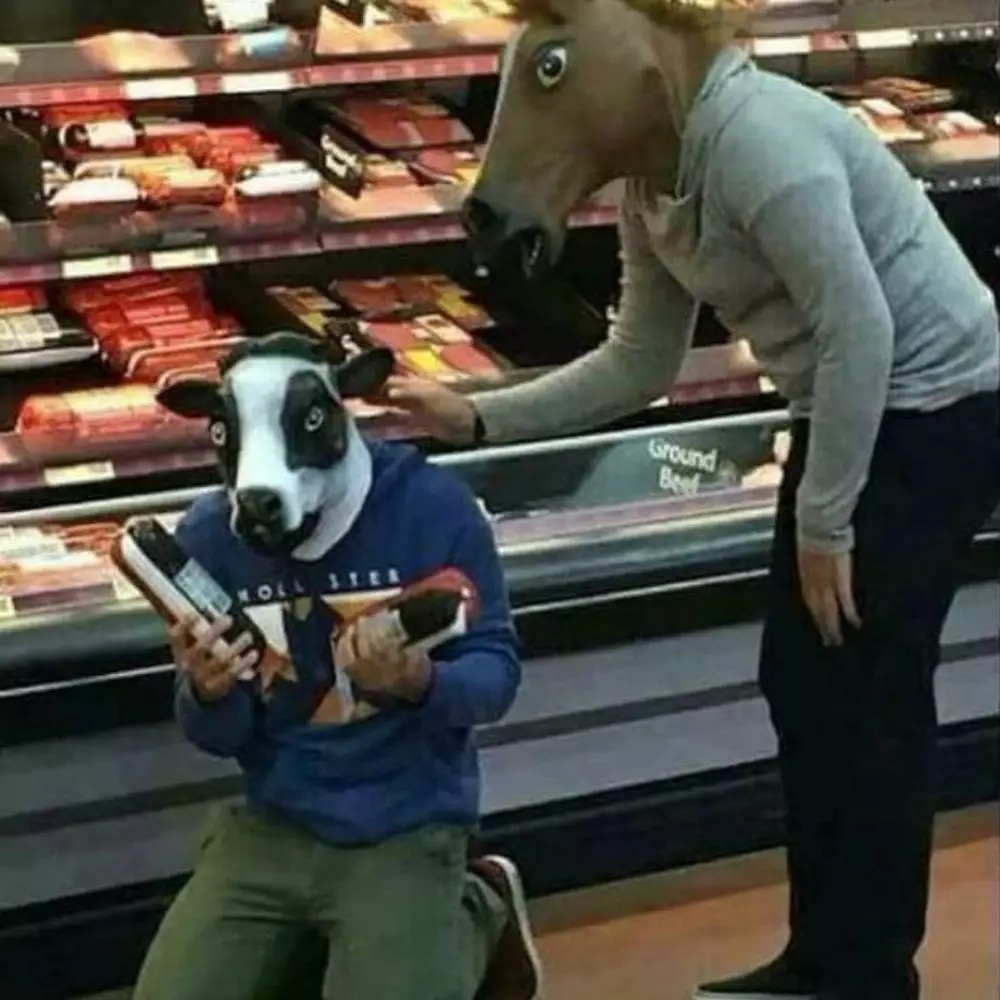 potret lucu orang di tempat belanja © Berbagai Sumber