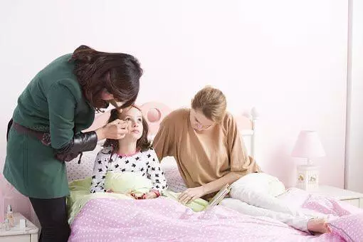 Tips anak yang suka makeup © 2021 brilio.net Tips anak yang suka makeup © 2021 brilio.net