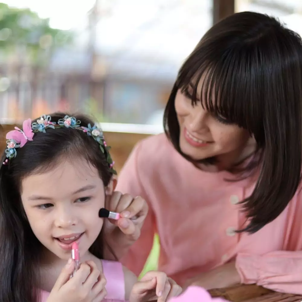 Tips anak yang suka makeup © 2021 brilio.net Tips anak yang suka makeup © 2021 brilio.net