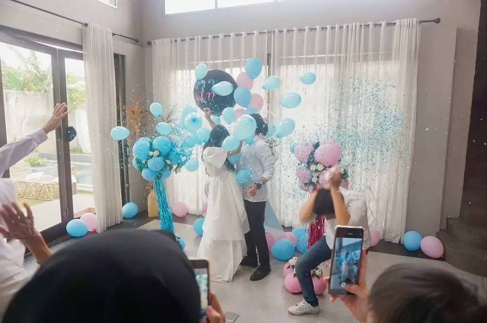 Momen baby shower Ana Riana © 2021 brilio.net