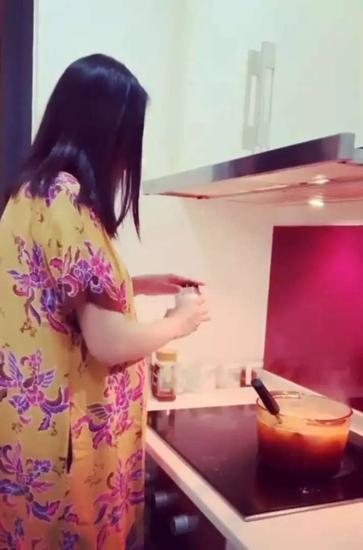 Potret keseharian Whulandary Herman © 2021 brilio.net Potret keseharian Whulandary Herman © 2021 brilio.net