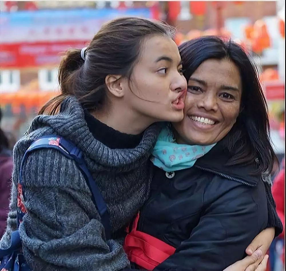 Seleb blasteran dan ibu asli Indonesia © Instagram