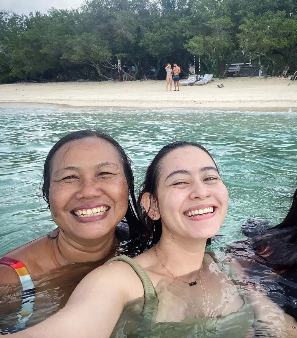 Seleb blasteran dan ibu asli Indonesia © Instagram