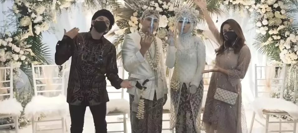 Seleb kondangan bareng pacar © Instagram