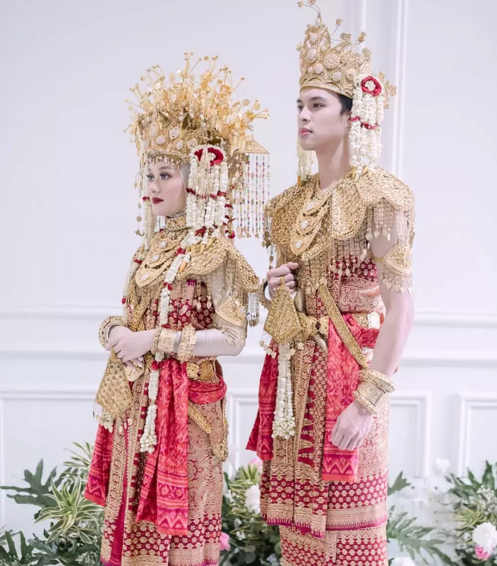 pemotretan Dinda Hauw baju dodot © Instagram pemotretan Dinda Hauw baju dodot © Instagram