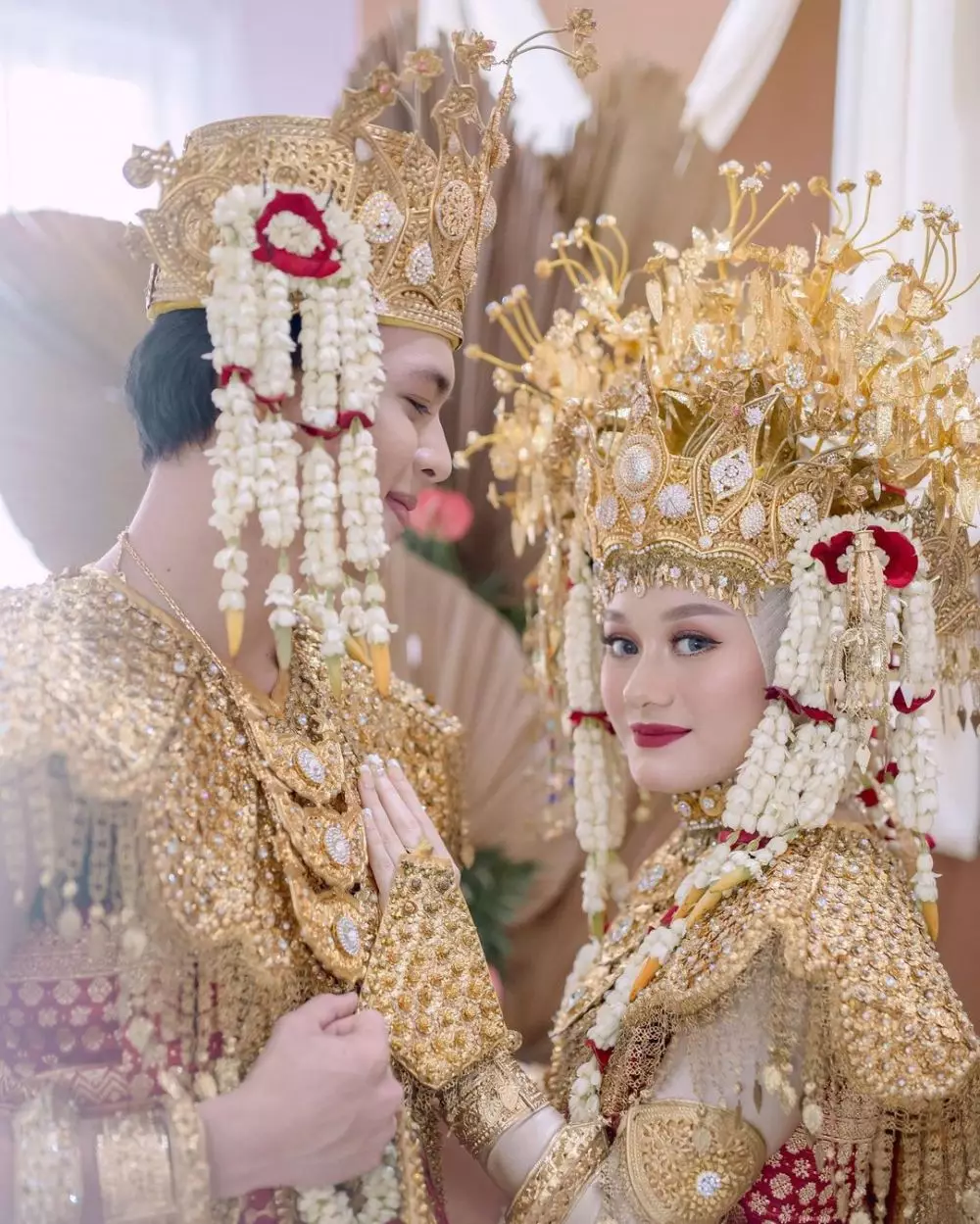 pemotretan Dinda Hauw baju dodot © Instagram pemotretan Dinda Hauw baju dodot © Instagram