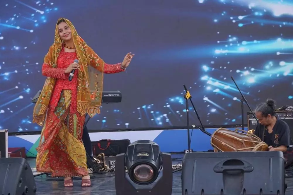 seleb 50-an pakai kebaya © Instagram seleb 50-an pakai kebaya © Instagram