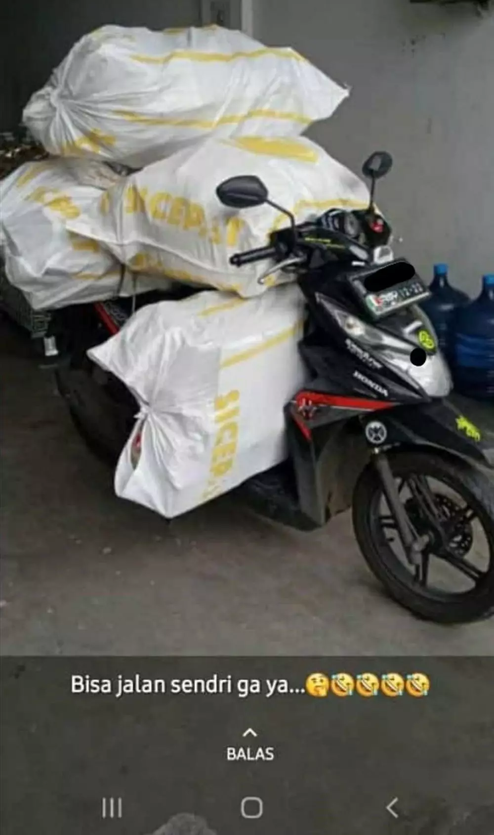 status lucu kurir © Twitter