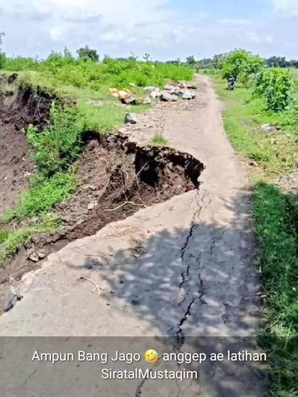 status lucu kurir © Twitter