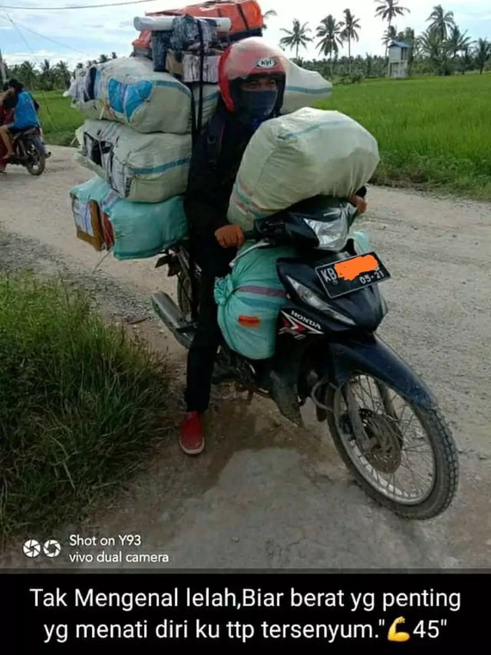 status lucu kurir © Twitter