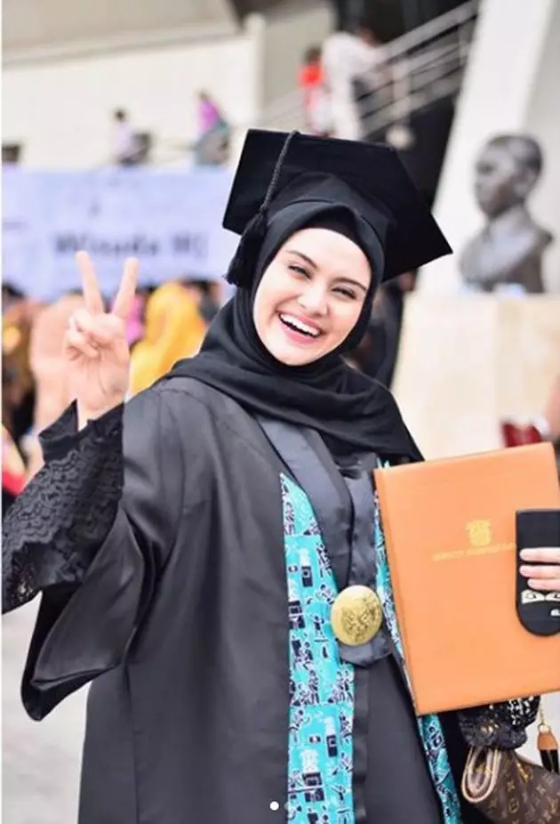 seleb salah ambil jurusan kuliah © Instagram seleb salah ambil jurusan kuliah © Instagram